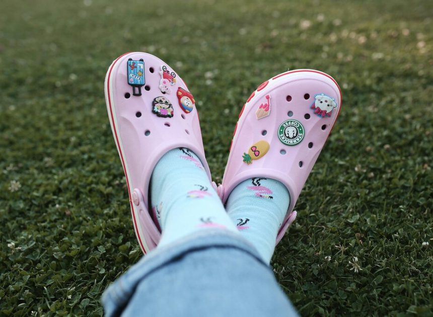 De la quiebra a convertir un zapato feo en un icono de la moda: la de Crocs es una de las historias más épicas de la industria
